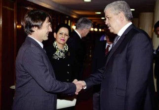 d-algerie-france-le-premier-ministre-recoit-lenvoye-special-du-president-francais-pour-la-preservation-de-la-planete-1fb92